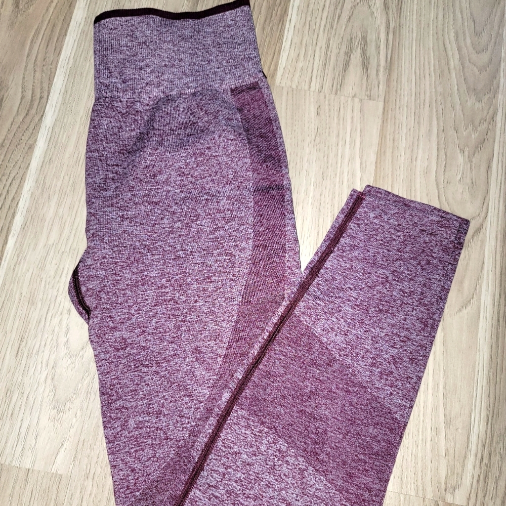PINK SEAMLESS HIGH WAIST WORKOUT TIGHT.